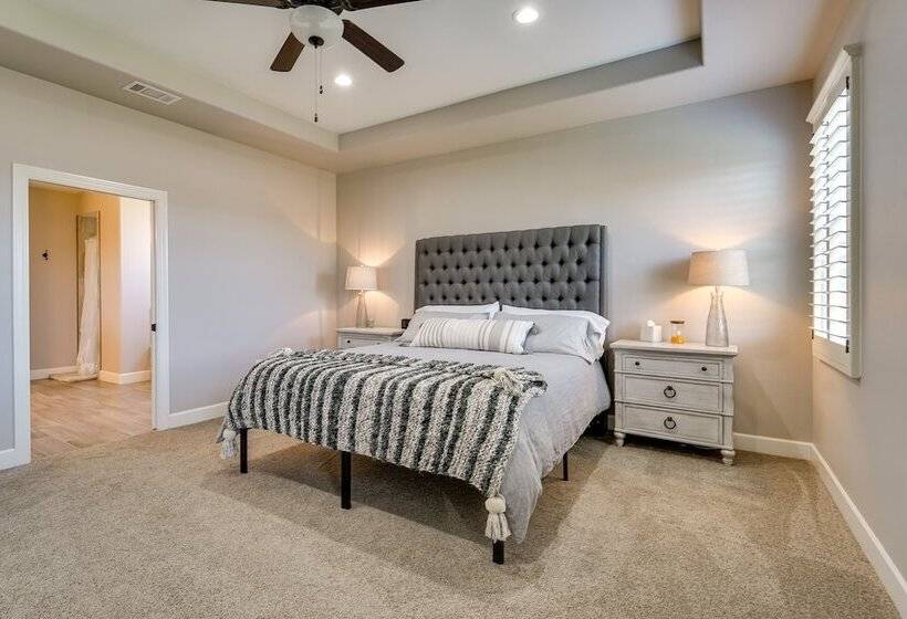 Carlsbad Retreat W/ Fire Pit & Fenced Yard!