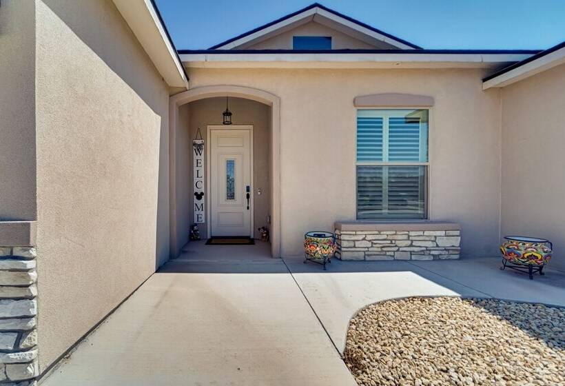 Carlsbad Retreat W/ Fire Pit & Fenced Yard!