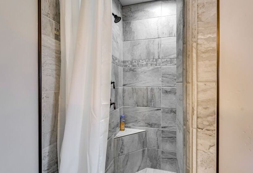 Carlsbad Retreat W/ Fire Pit & Fenced Yard!