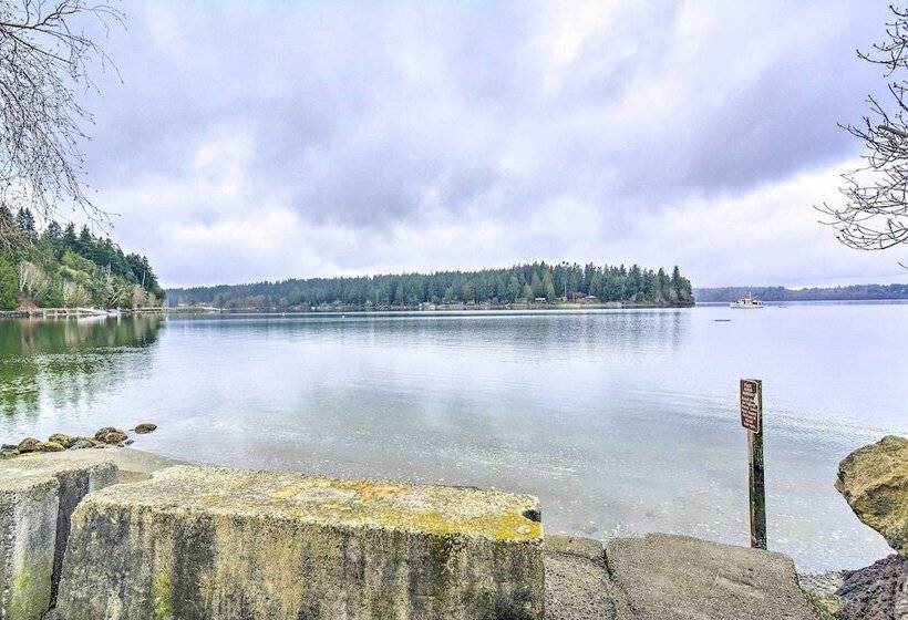 Central 4 Acre Cottage W/ Deck: Walk To Bay!