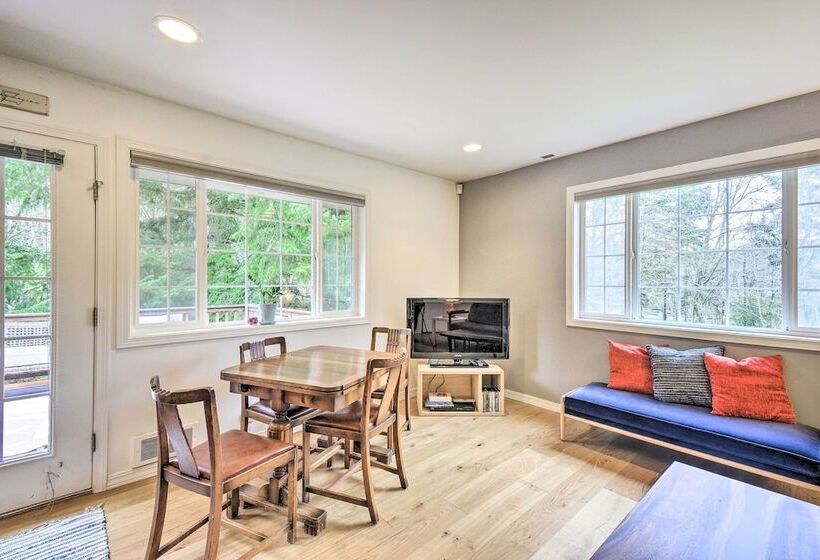 Central 4 Acre Cottage W/ Deck: Walk To Bay!