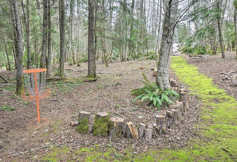 Central 4 Acre Cottage W/ Deck: Walk To Bay!