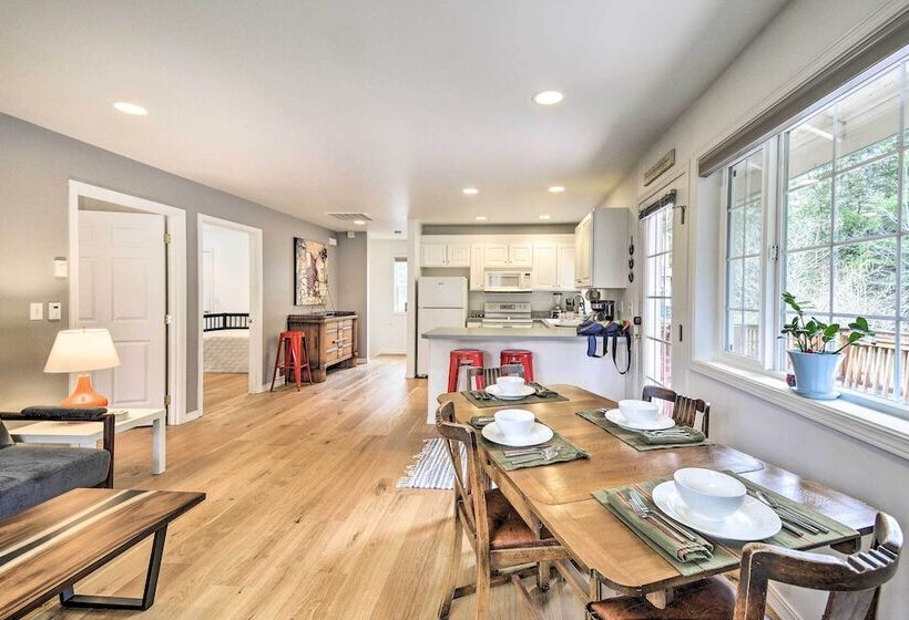 Central 4 Acre Cottage W/ Deck: Walk To Bay!