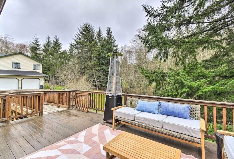 Central 4 Acre Cottage W/ Deck: Walk To Bay!
