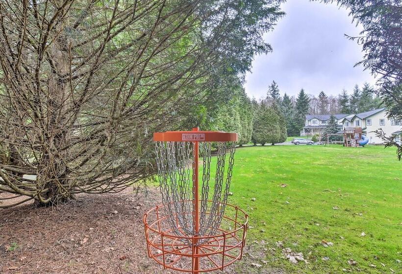 Central 4 Acre Cottage W/ Deck: Walk To Bay!