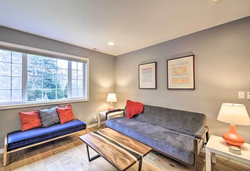 Central 4 Acre Cottage W/ Deck: Walk To Bay!