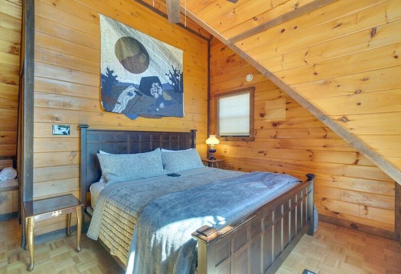 Central Sevierville Cabin W/ Hot Tub & Views!