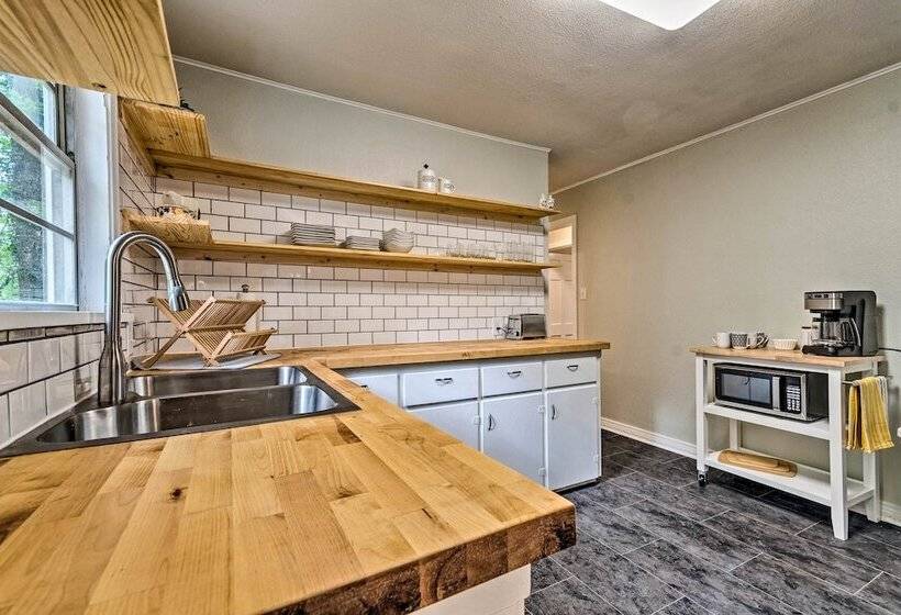 Centrally Located Hot Springs Home W/ Deck!