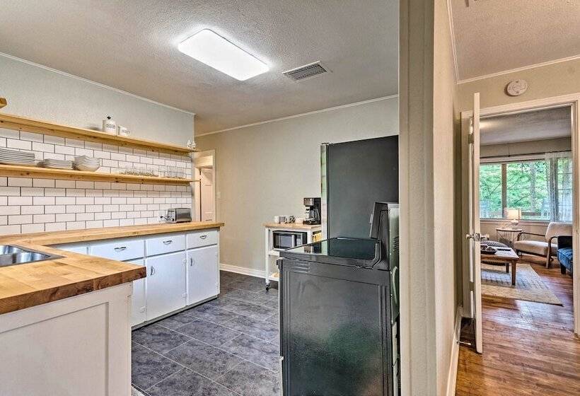 Centrally Located Hot Springs Home W/ Deck!