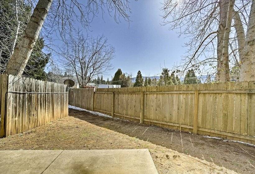Centrally Located Mt Shasta Home W/ Deck!