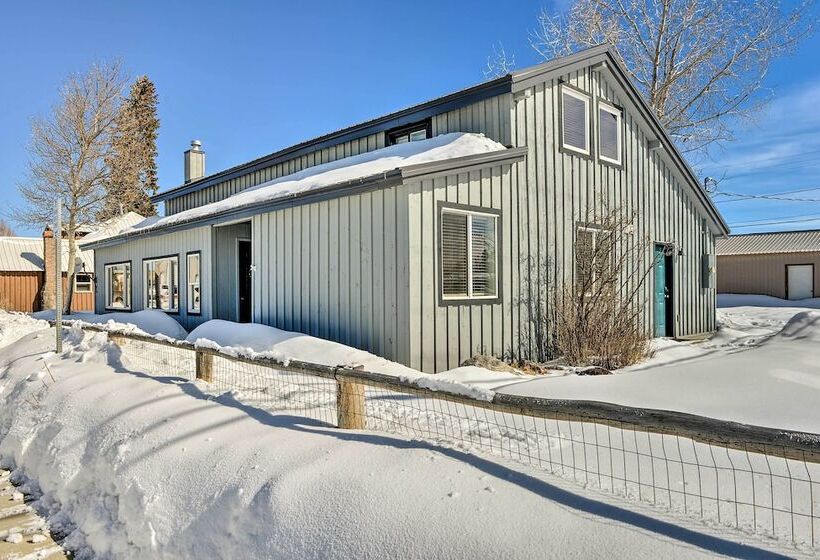 Centrally Located Pinedale Vacation Rental!