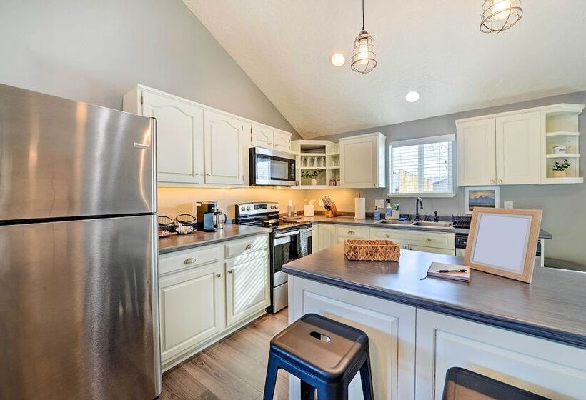 Centrally Located Pinedale Vacation Rental!