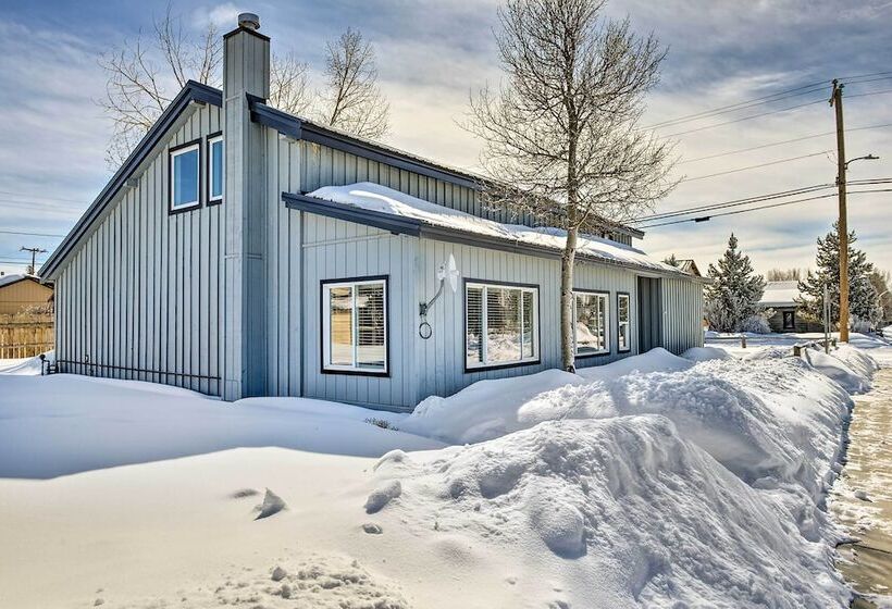 Centrally Located Pinedale Vacation Rental!