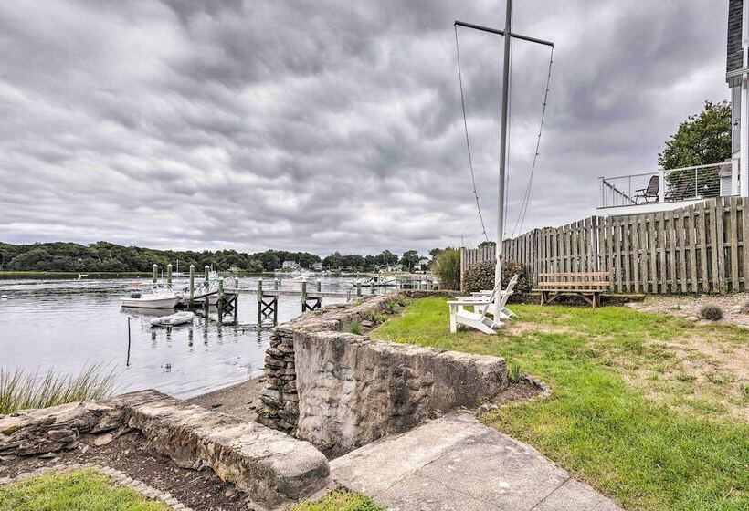 Charming Bristol Cottage W/ Private Beach!