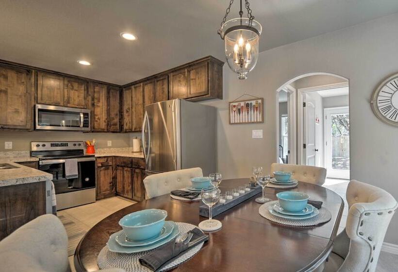 Charming Canyon Lake Home   Walk To Boat Ramp