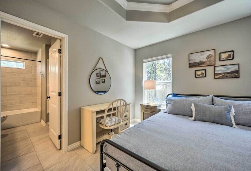 Charming Canyon Lake Home   Walk To Boat Ramp