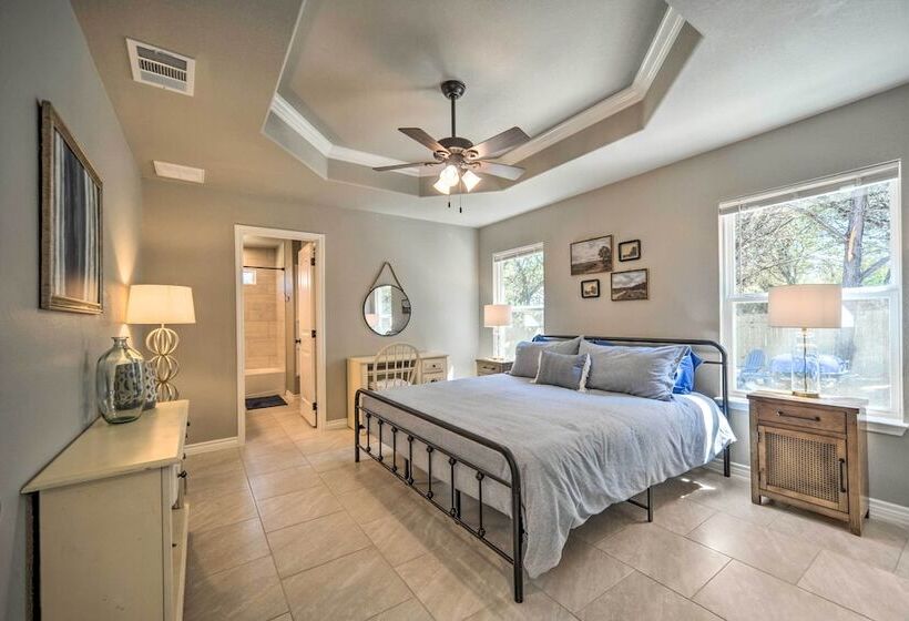 Charming Canyon Lake Home   Walk To Boat Ramp