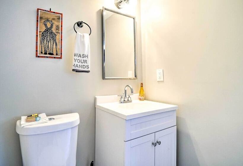 Charming Columbus Home ~ 7 Mi To Ohio State!