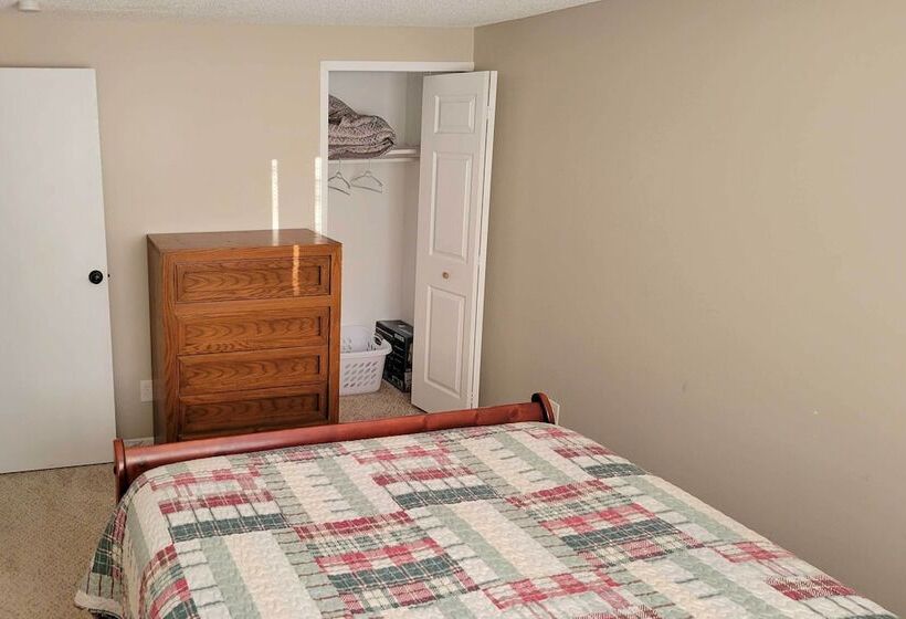 Charming Columbus Home ~ 7 Mi To Ohio State!