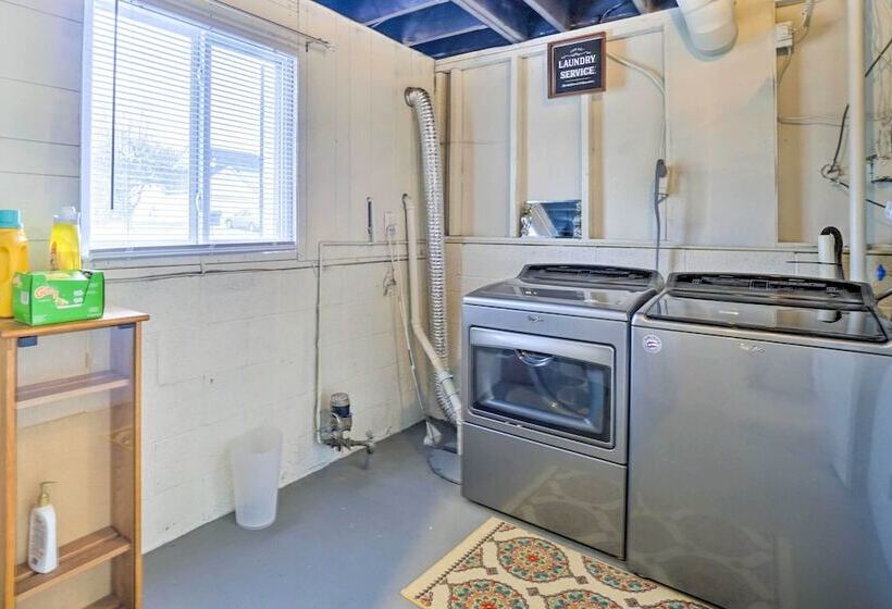 Charming Columbus Home ~ 7 Mi To Ohio State!