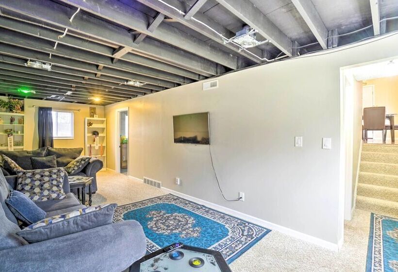 Charming Columbus Home ~ 7 Mi To Ohio State!