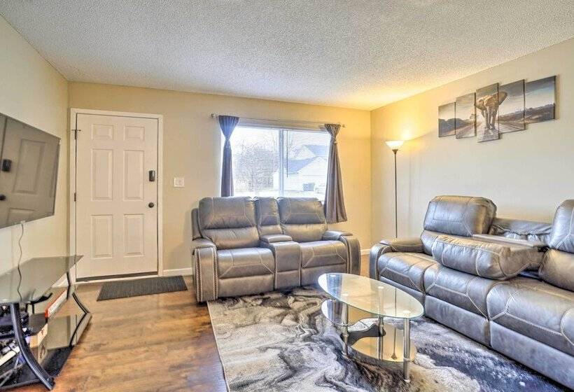 Charming Columbus Home ~ 7 Mi To Ohio State!