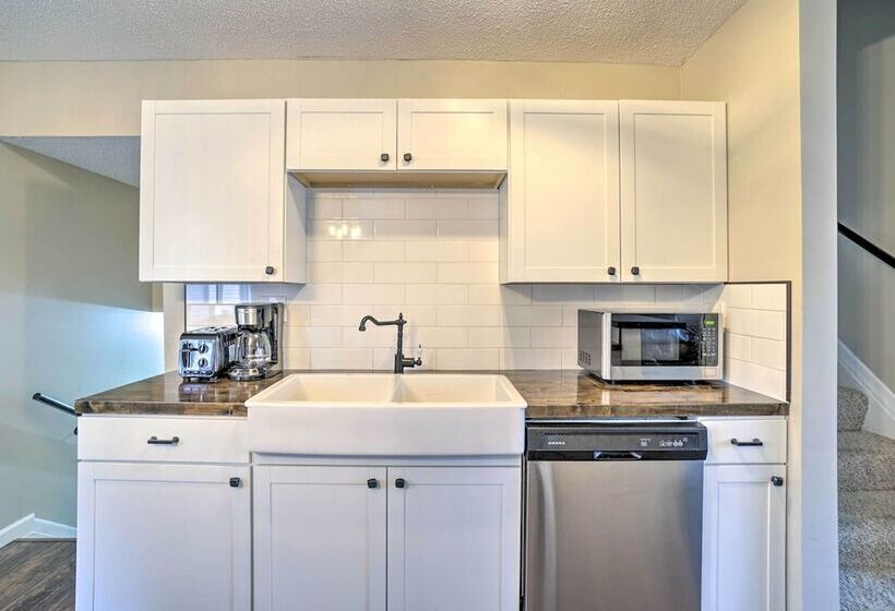 Charming Columbus Home ~ 7 Mi To Ohio State!