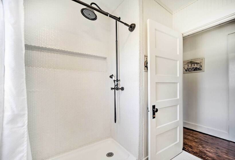 Charming Home Near Downtown Fredericksburg!