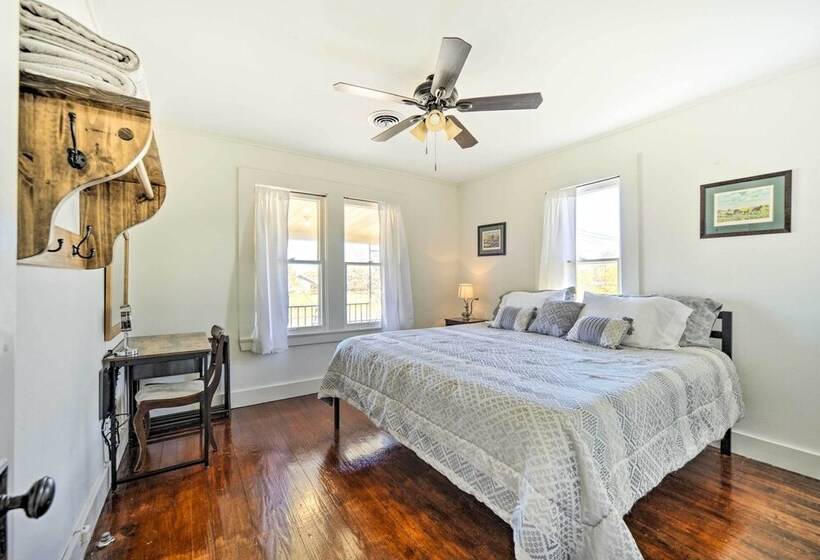 Charming Home Near Downtown Fredericksburg!