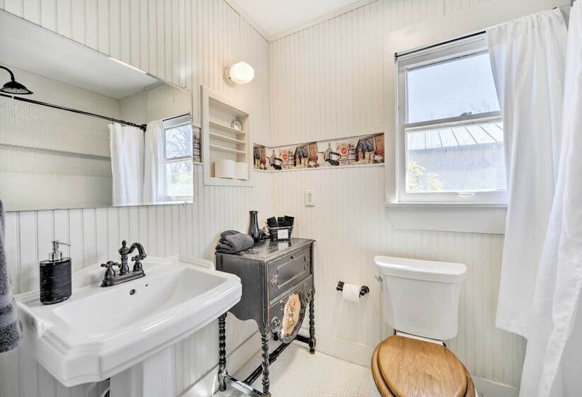 Charming Home Near Downtown Fredericksburg!