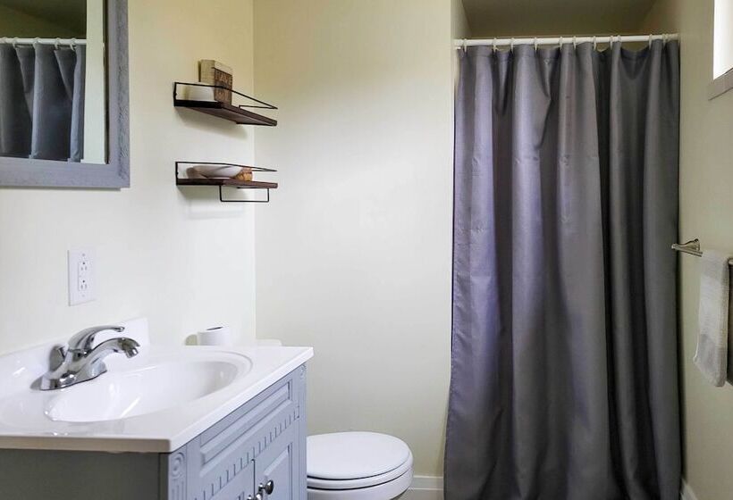 Walk To Lake Superior: Ontonagon Home W/ Fire Pit!