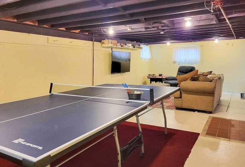 Walk To Lake Superior: Ontonagon Home W/ Fire Pit!