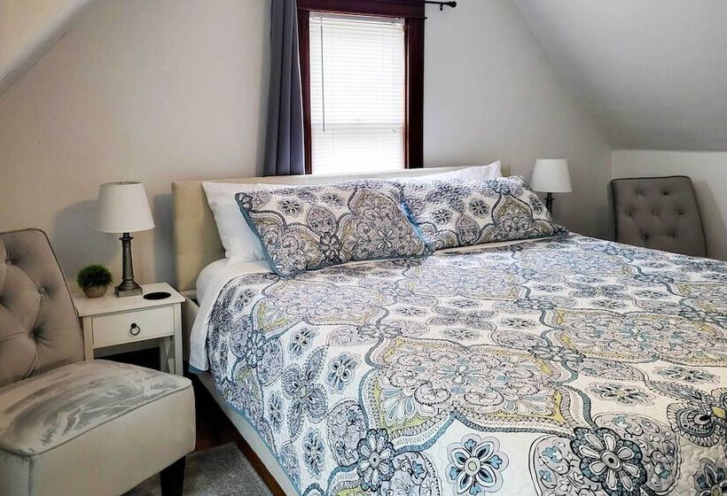 Walk To Lake Superior: Ontonagon Home W/ Fire Pit!