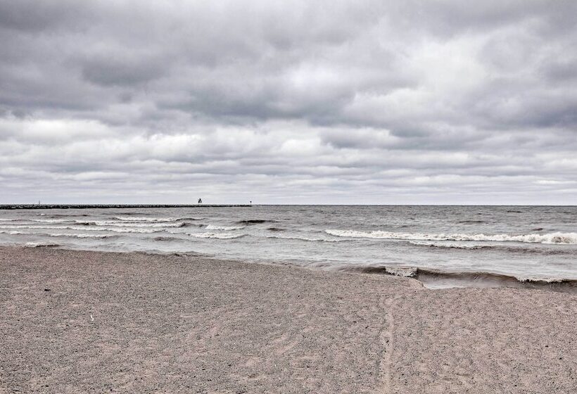 Walk To Lake Superior: Ontonagon Home W/ Fire Pit!
