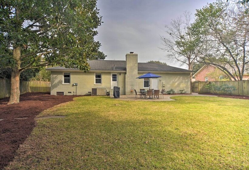 Charming House W/ Patio, 3 1/2 Mi To Beach!