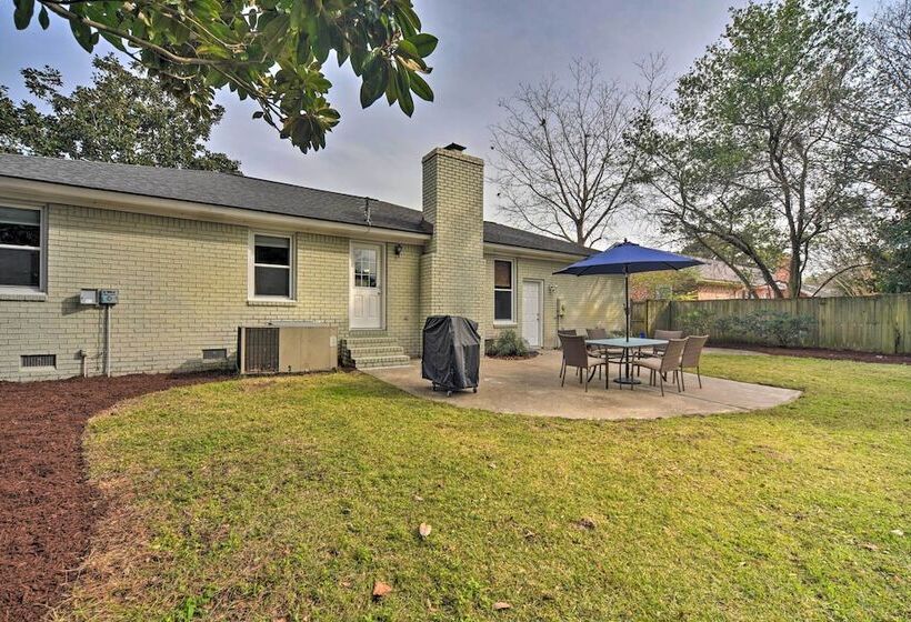 Charming House W/ Patio, 3 1/2 Mi To Beach!