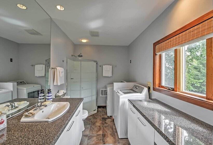 Charming Hyannis Home W/ Deck: Walk To Beach!