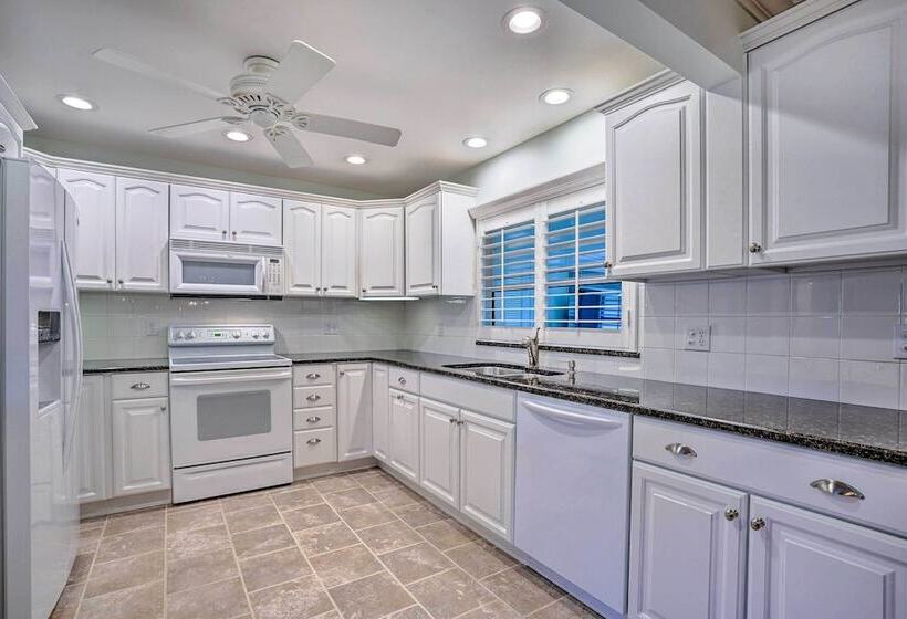 Charming Naples Home W/ Patio ~ 5 Mi To Beach