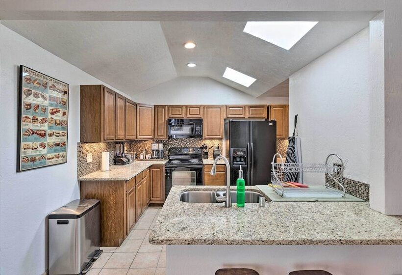 Reno Home W/ Deck: 1 Mi To Riverwalk District!