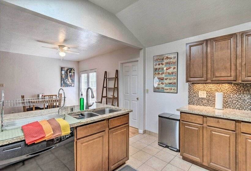 Reno Home W/ Deck: 1 Mi To Riverwalk District!