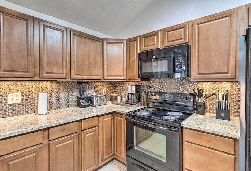 Reno Home W/ Deck: 1 Mi To Riverwalk District!