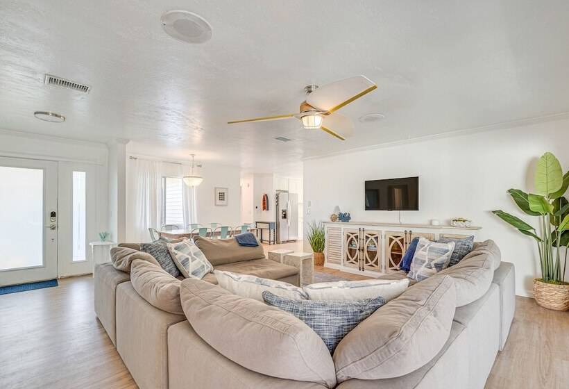 Riverfront Home W/ Boat Dock & Kayaks!