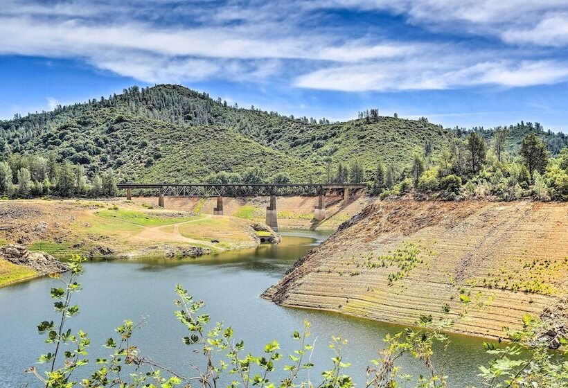 Charming Shasta Lake Retreat: Boat, Hike & Fish!