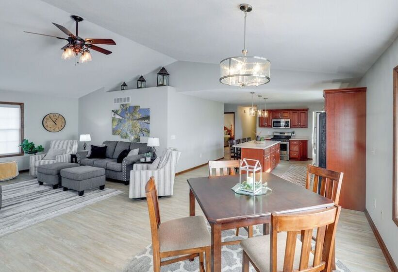 Charming Stanwood Home On Muskegon River!