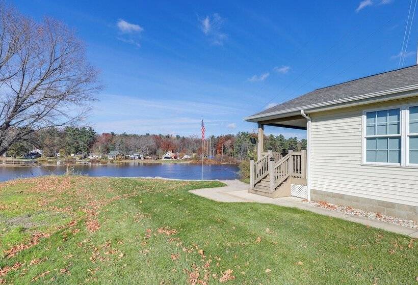Charming Stanwood Home On Muskegon River!