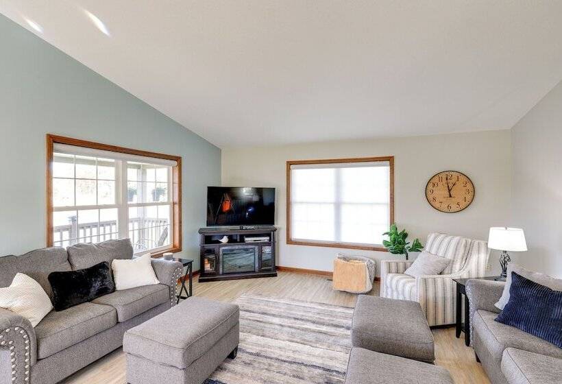 Charming Stanwood Home On Muskegon River!