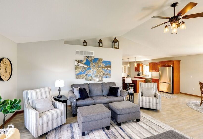 Charming Stanwood Home On Muskegon River!