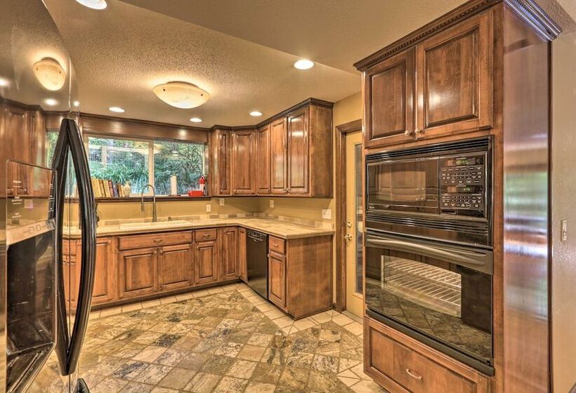 Charming Tallahassee Family Hideaway: 5 Mi To Fsu!