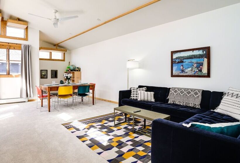 Updated Minneapolis Home In Howe Neighborhood!