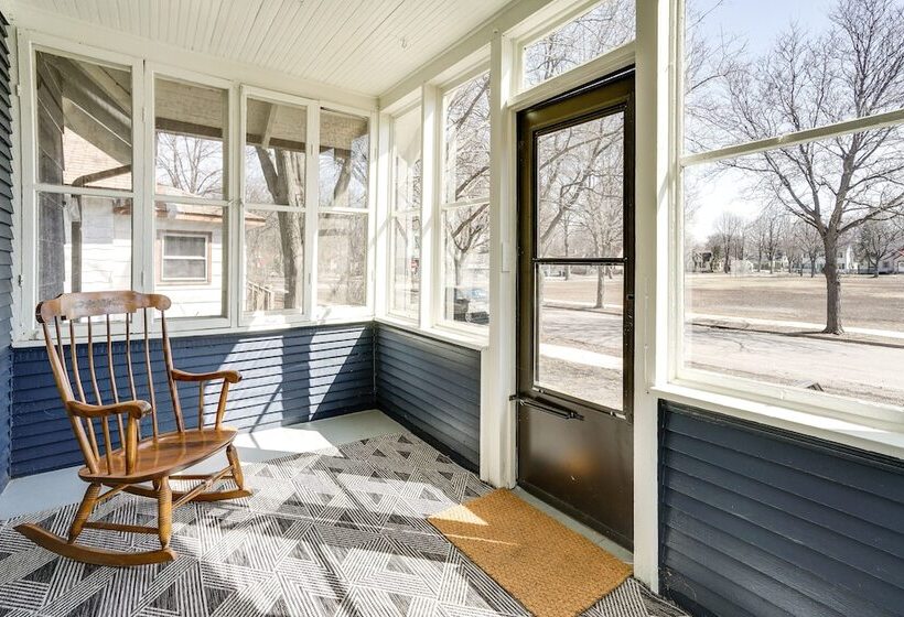 Updated Minneapolis Home In Howe Neighborhood!